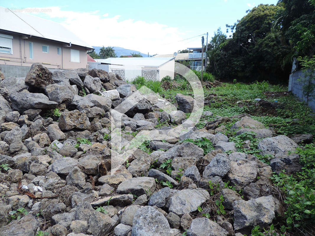 Terrain à LE TAMPON