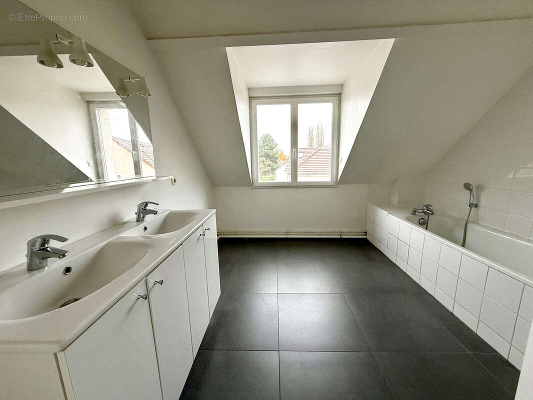 Maison à MORAINVILLIERS