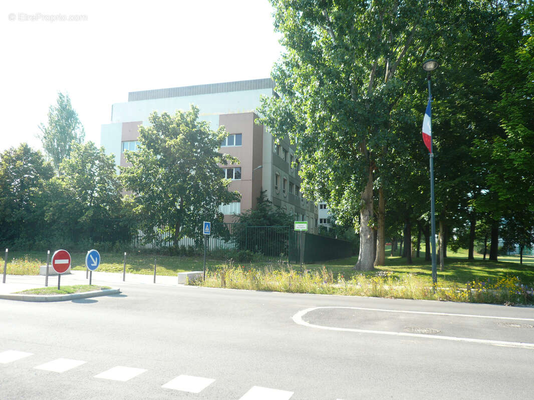 AFFAIRE  bâtiment de 11000m sur 9042m2 de terrain - photo 3