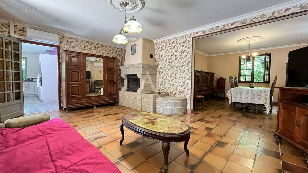 Maison à SAINT-GEORGES-BUTTAVENT