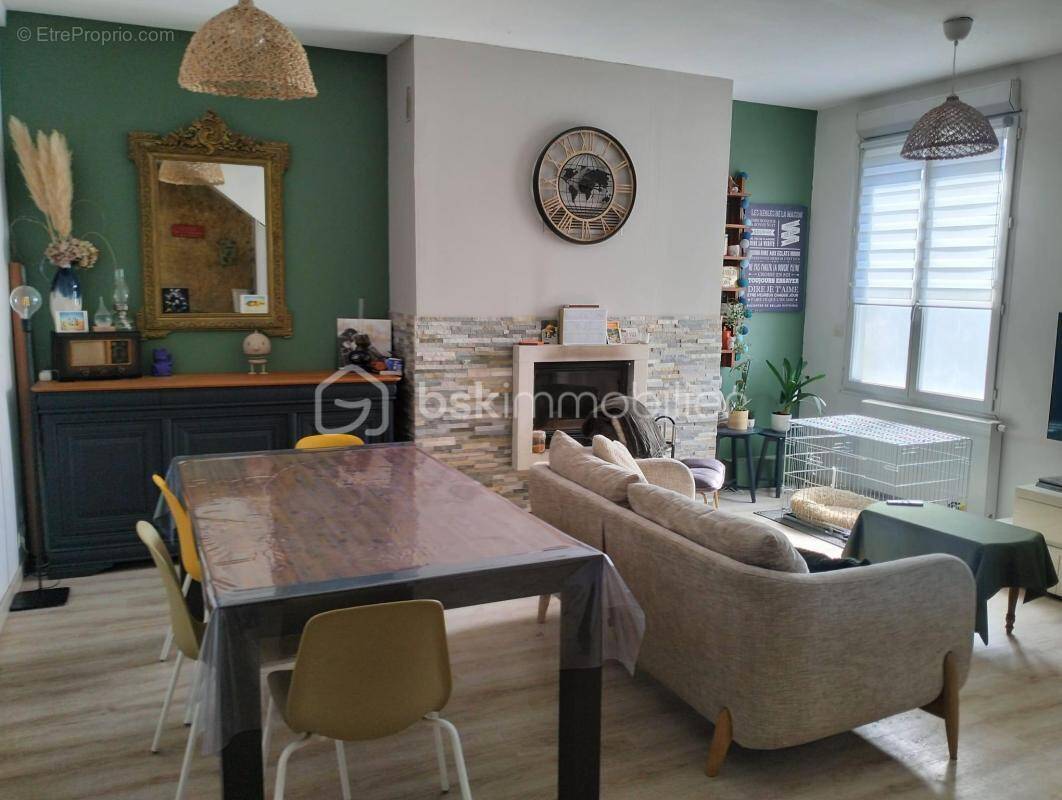 Maison à CINQ-MARS-LA-PILE