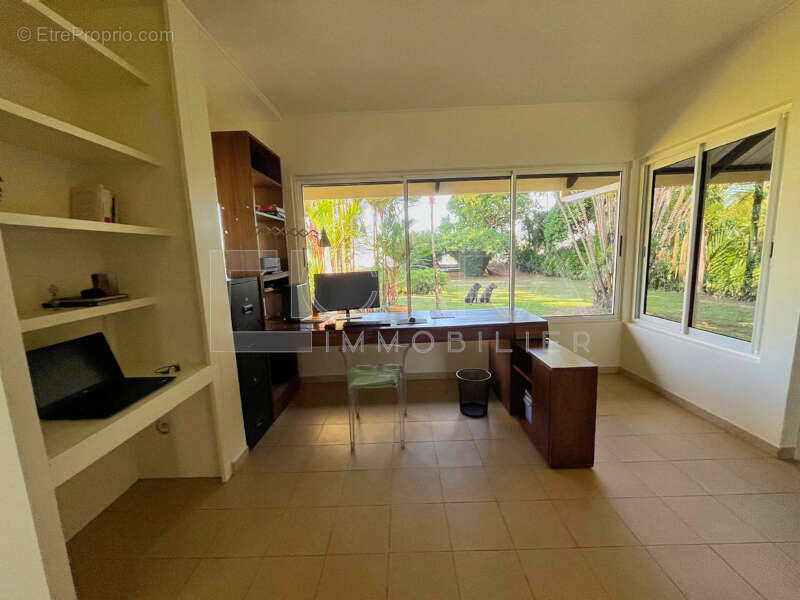 Maison 235 m² à Remire-Montjoly  - photo 7