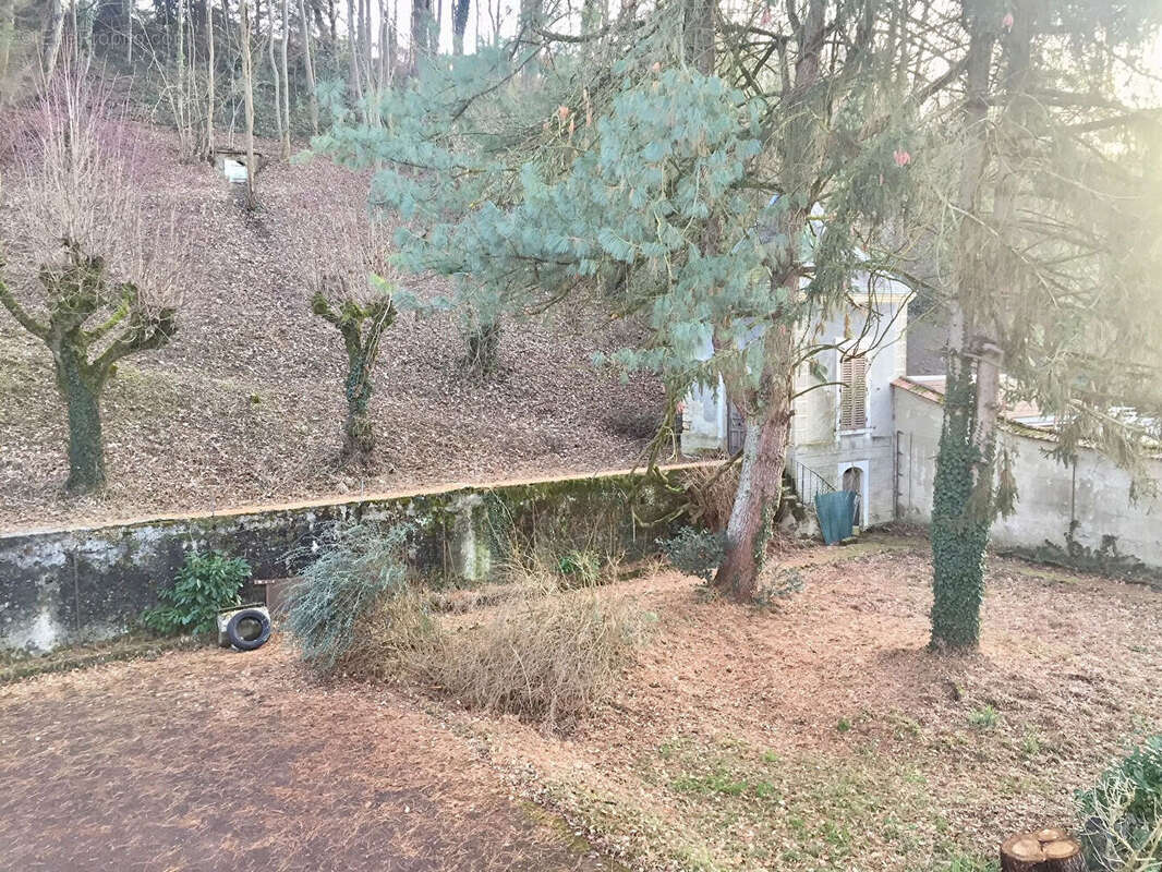 Terrain à LA TOUR-DU-PIN