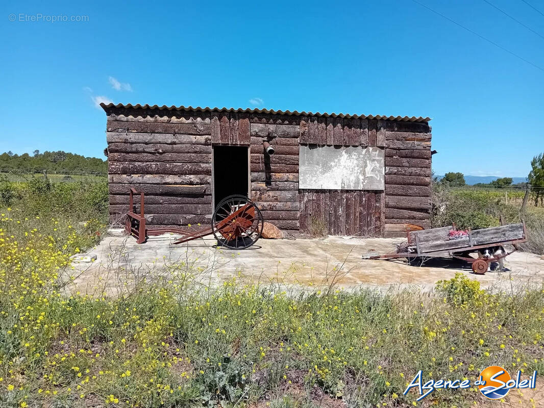 Ancien ranch sir dalle béton o0m2 branchements  eau et edf ayant exis - Terrain à PARAZA