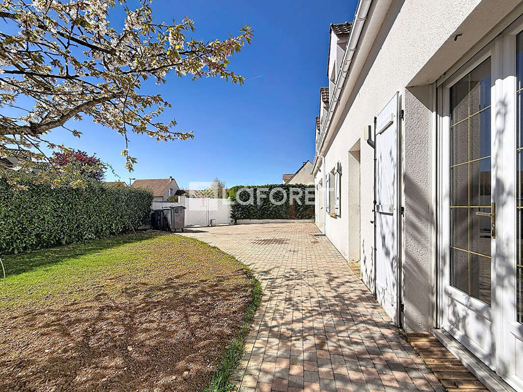 Maison à SAVIGNY-LE-TEMPLE