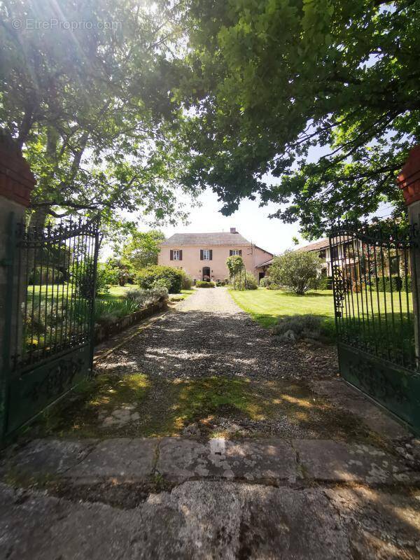 Maison à LADEVEZE-RIVIERE
