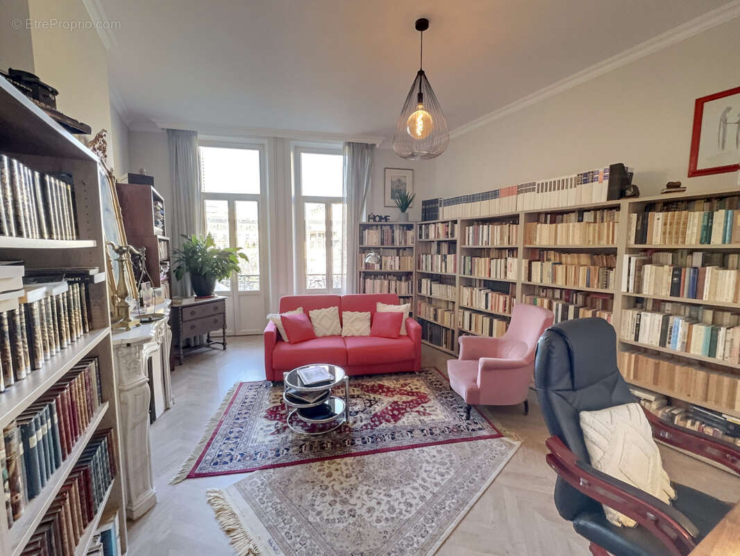 Aix-les-Bains   Appartement T3 de 103 m2 avec balcons, cave et parking couvert - photo 7