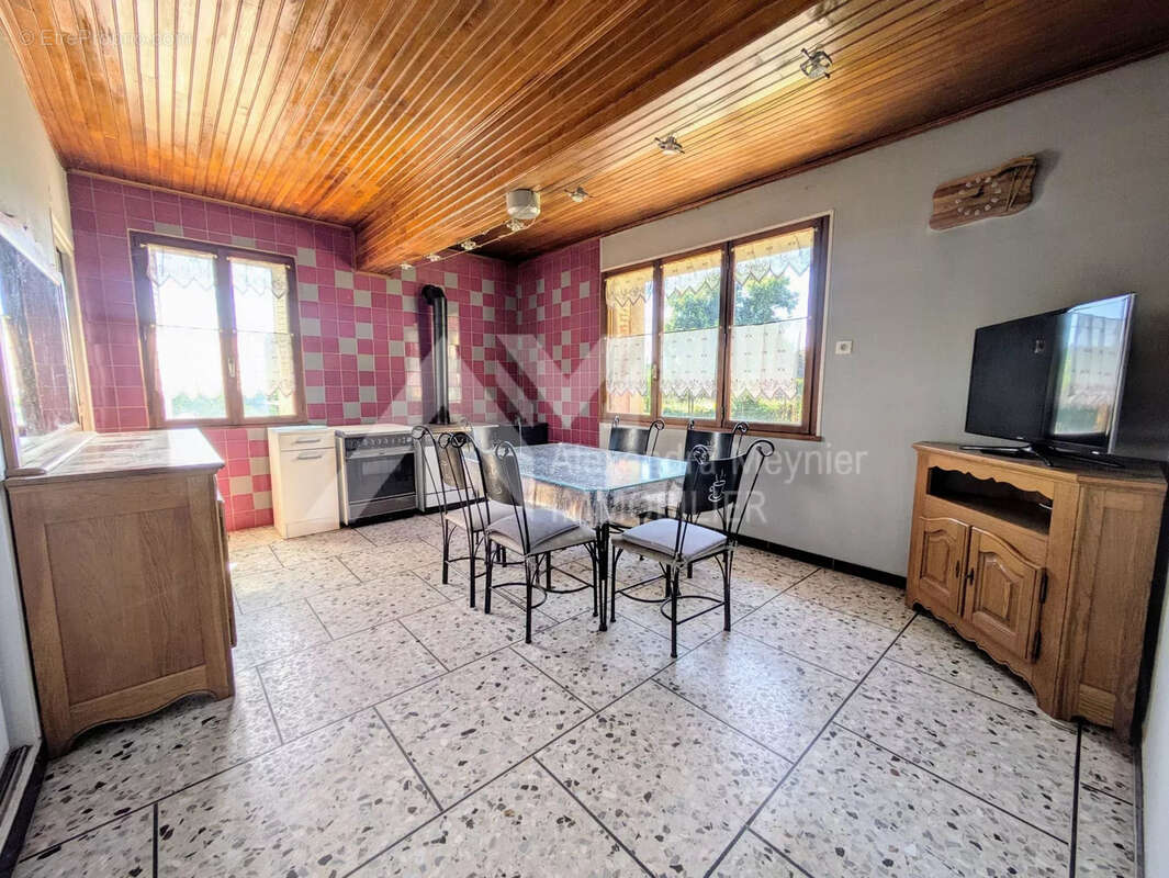 Maison à SAINT-BONNET-DE-CHAVAGNE