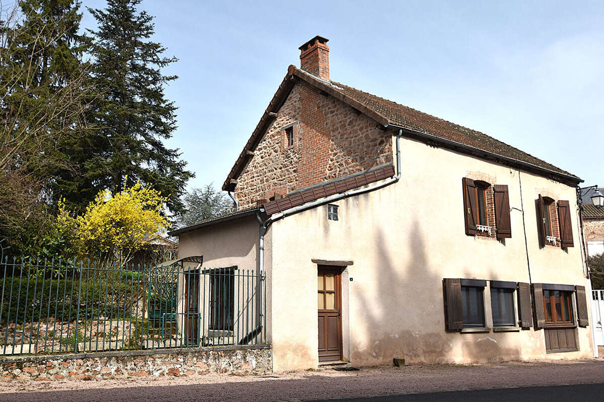 Maison à LE DONJON