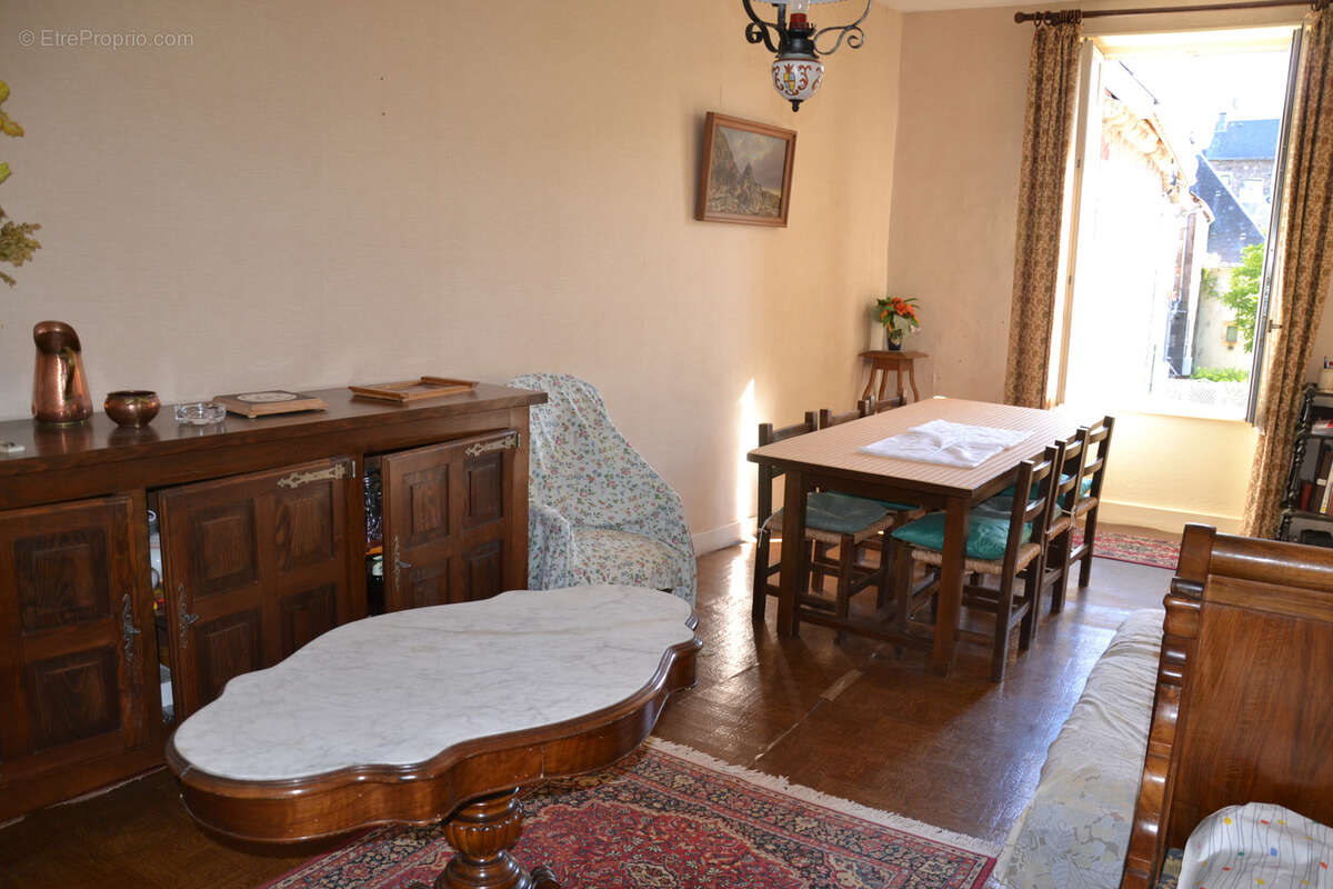 Maison à SAINT-SAUVES-D&#039;AUVERGNE