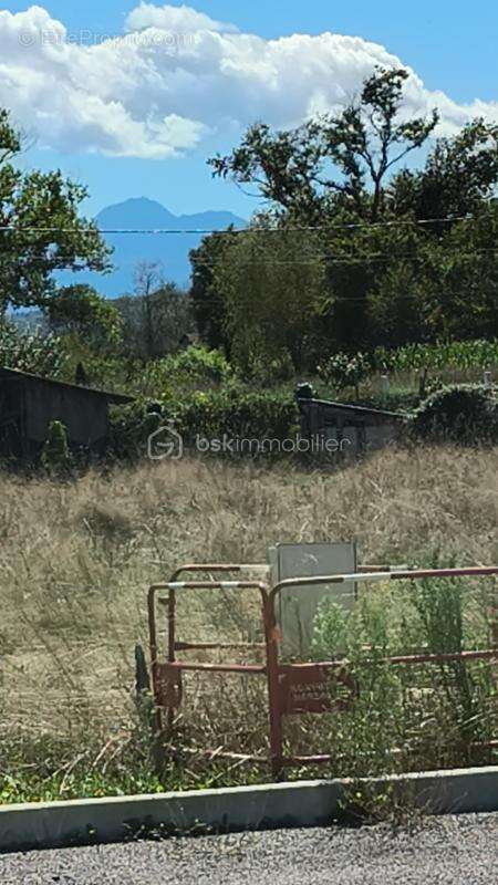 Terrain à TRIE-SUR-BAISE
