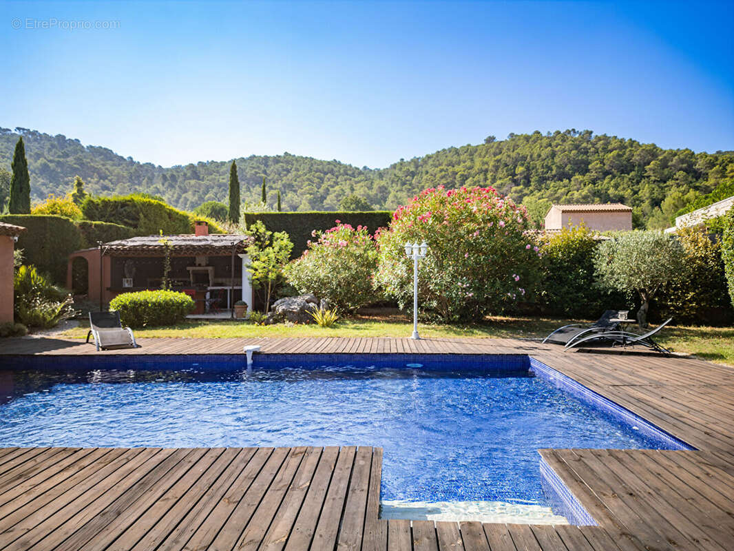 NEOULES Maison 5 pièces avec piscine et studio indépendant au calme absolu - photo 2