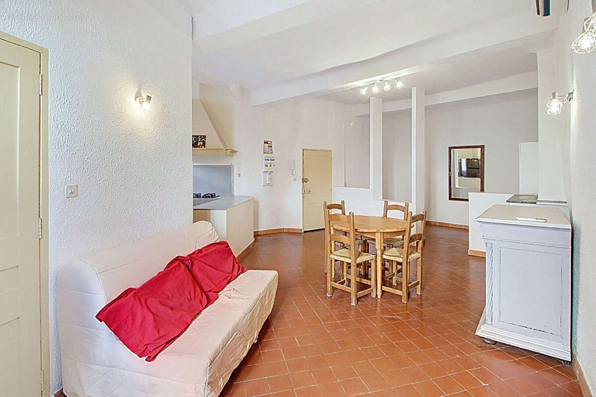 Appartement à VILLECROZE