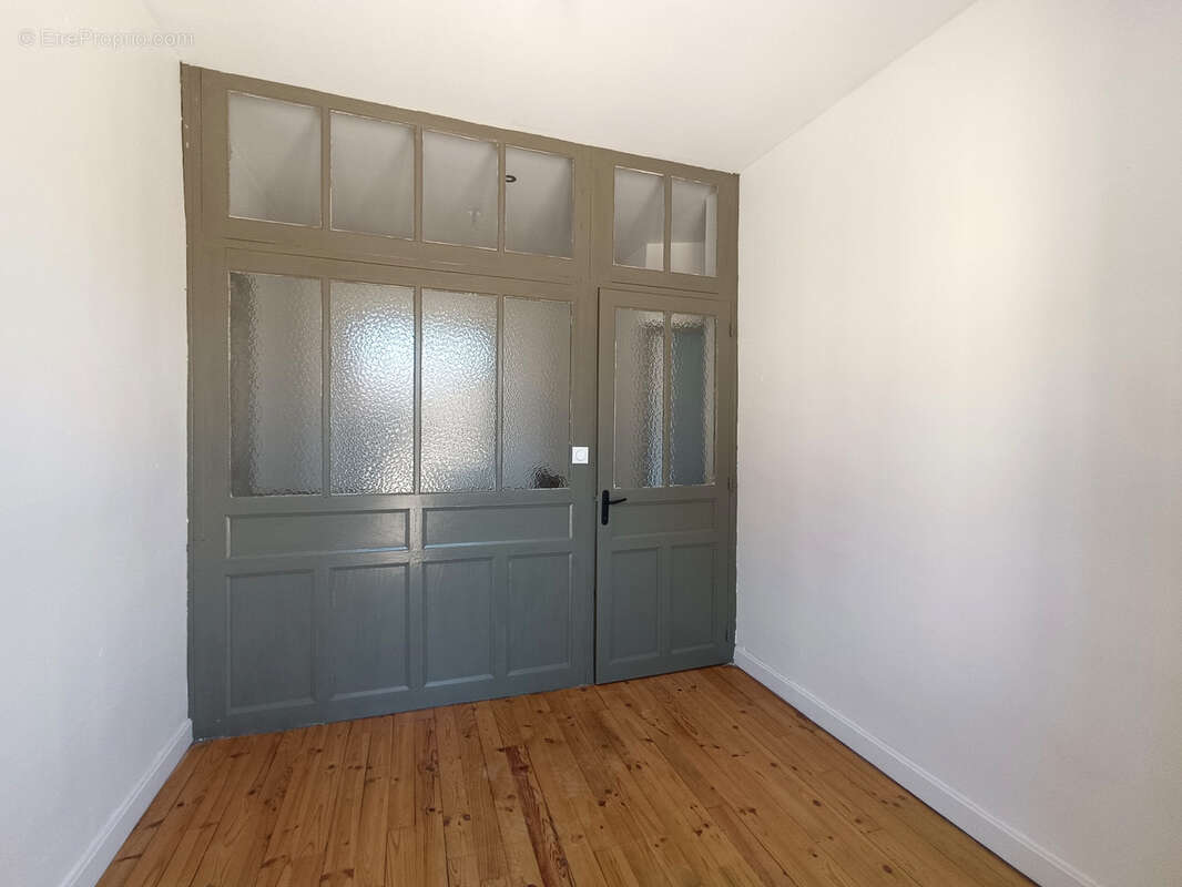 Maison de ville rénovée avec dépendance - photo 9