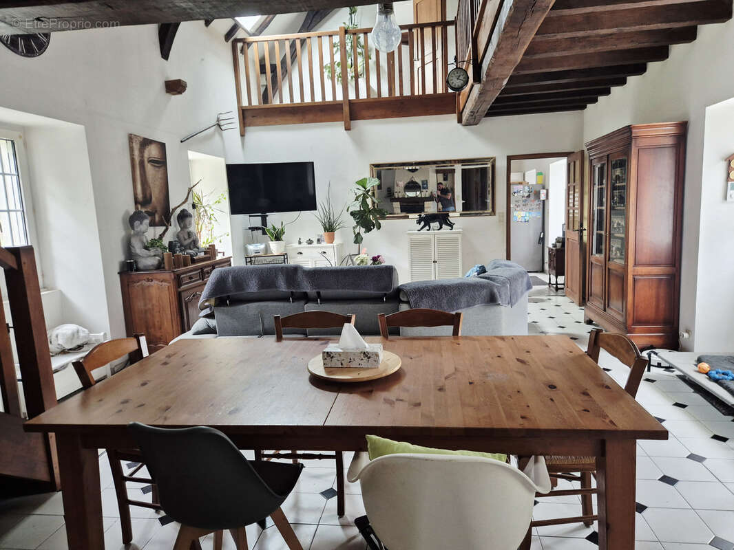 Maison à MIRE