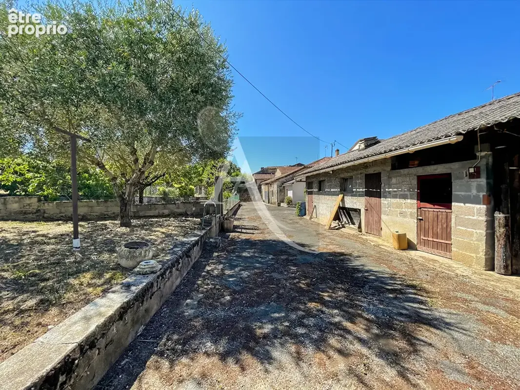 Maison de village avec beaucoup de dépendances ! - photo 2