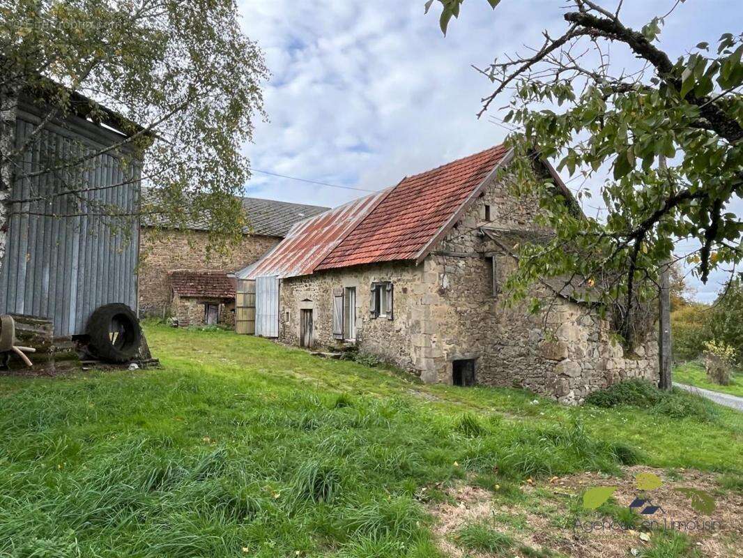 Maison à EYMOUTIERS