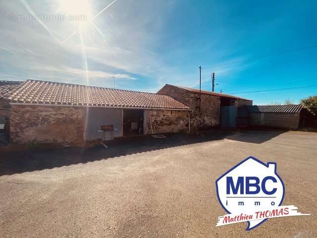 Maison à MONTREVAULT