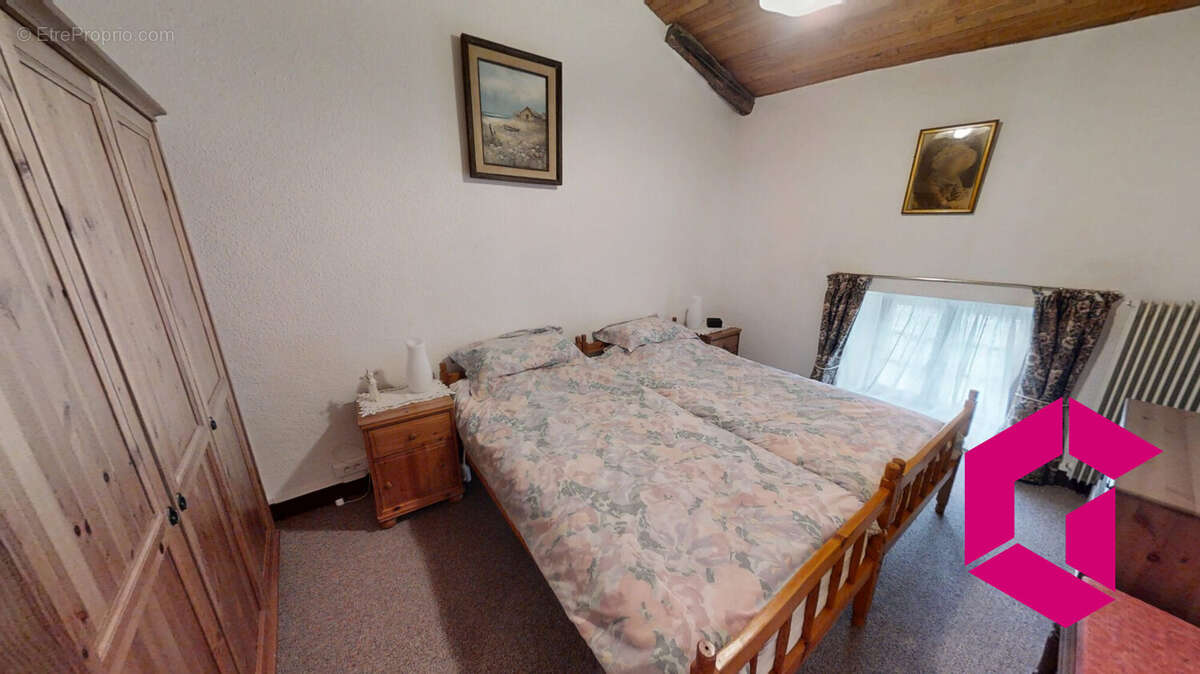 Maison à TOURS-SUR-MEYMONT