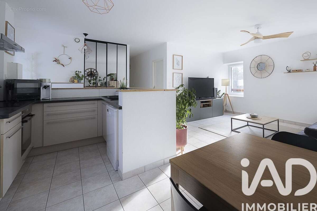 Photo 5 - Appartement à SAINT-GENIS-LES-OLLIERES