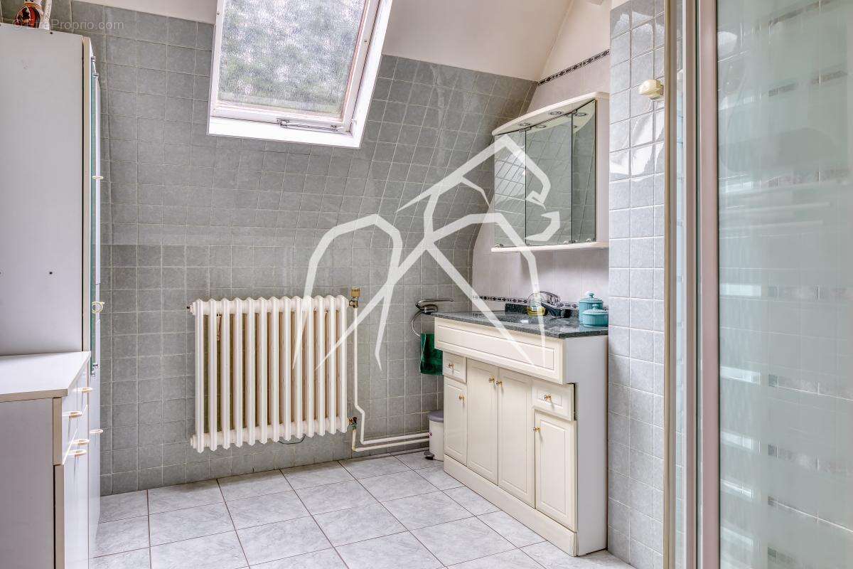 Demeure Familiale de charme 9 Pièces  Parc arboré et dépendance  Saint-Martin-du-Vivier  246m² - photo 14