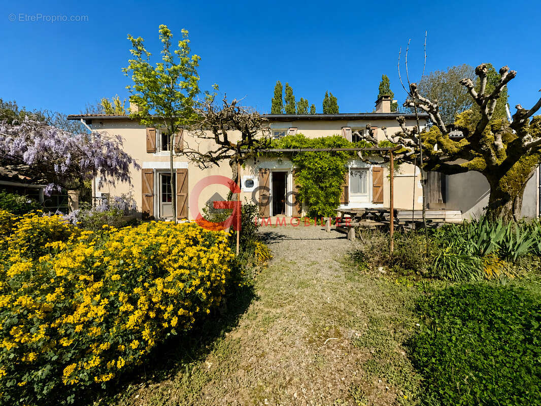 Maison à EXIREUIL