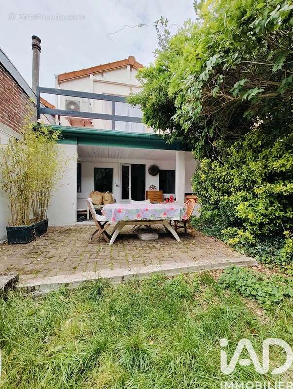 Maison 141 m² à Romainville  - photo 2