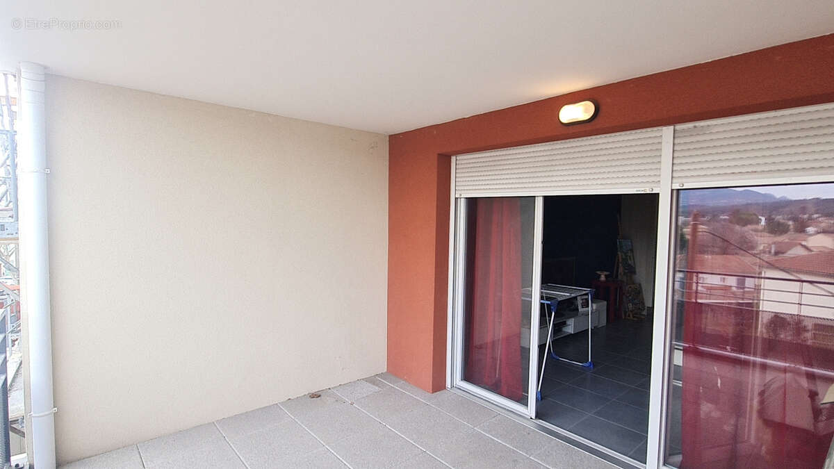  Appartement 3 pieces avec terrasse et stationnement. - photo 2