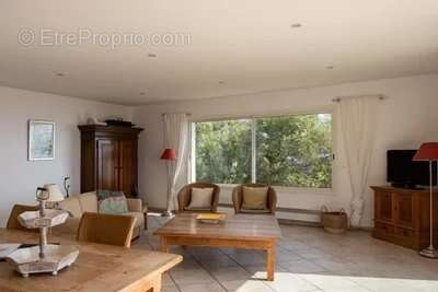 Maison à ROQUEBRUNE-SUR-ARGENS