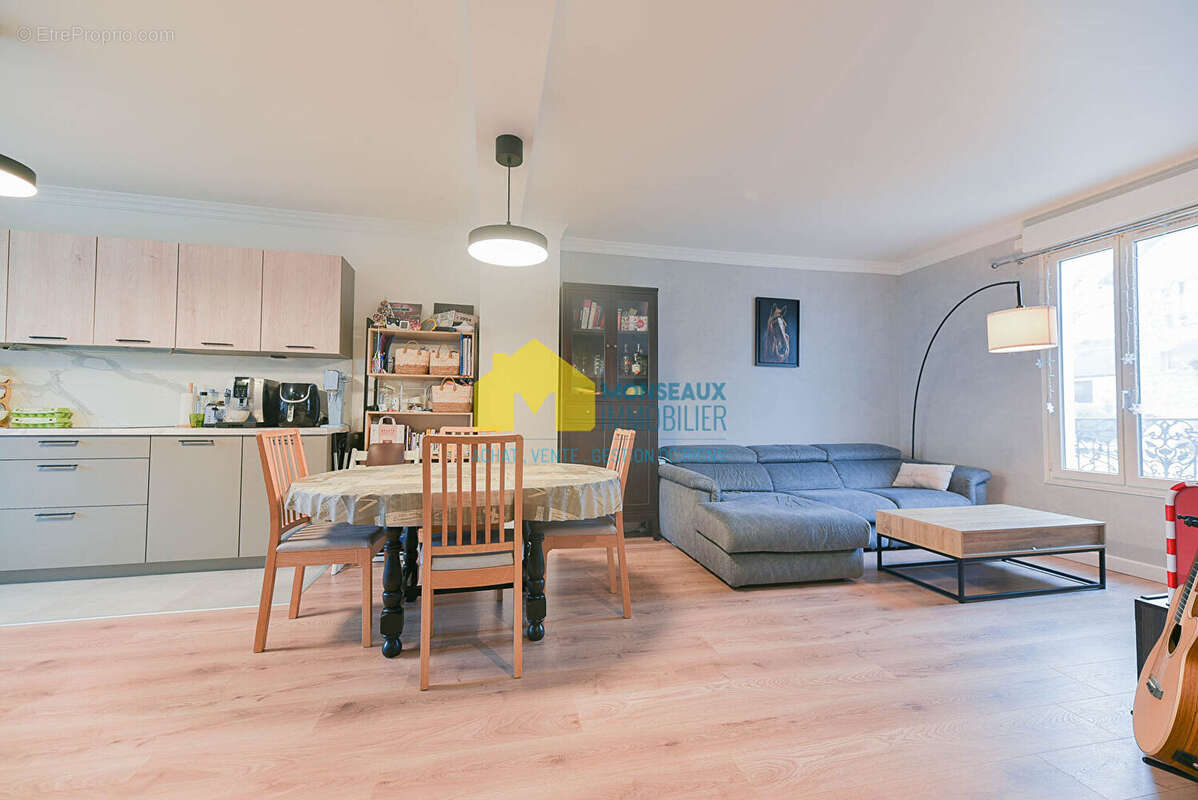 Maison à SAINTE-GENEVIEVE-DES-BOIS