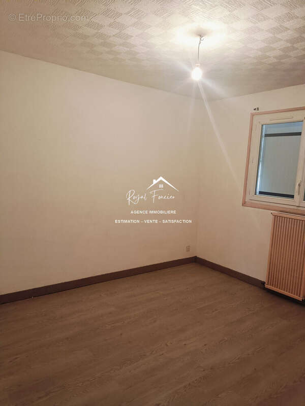 Chbr 3  - Maison à INGRANDES