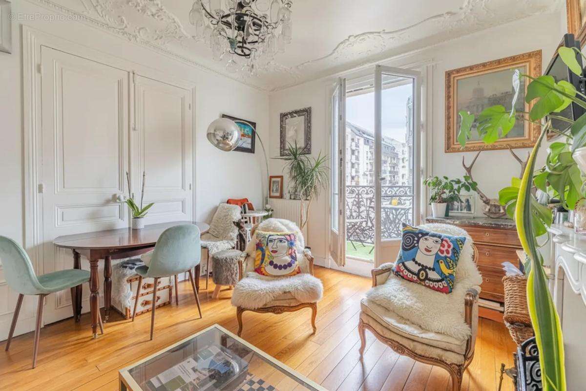 Appartement à COURBEVOIE