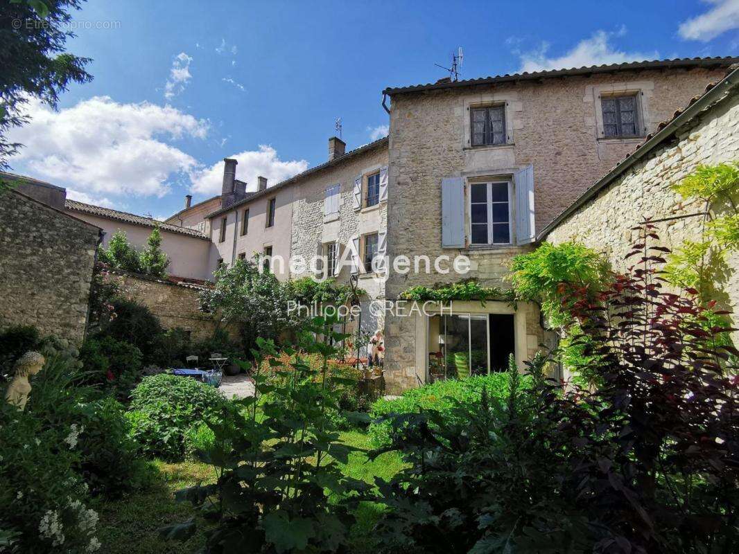 Centre ville saint jean d'angely - photo 2