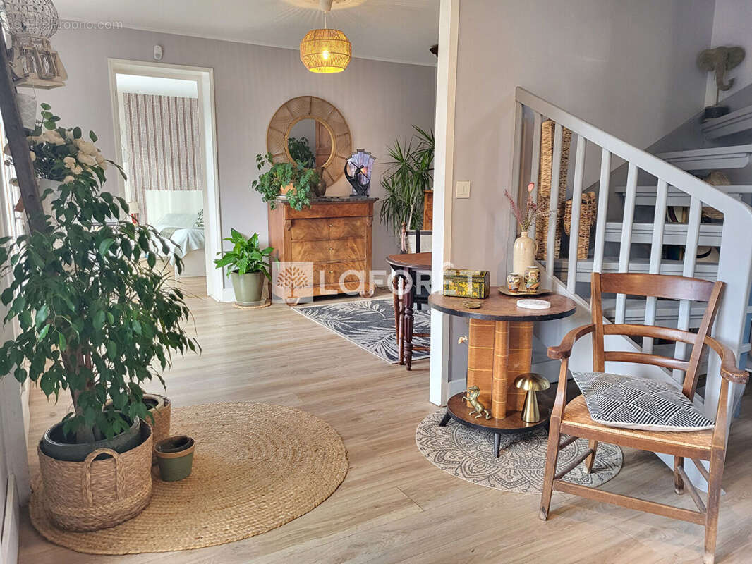 Maison familiale aux multiples possibilités d'aménagement 6 pièces 137 m² - photo 2