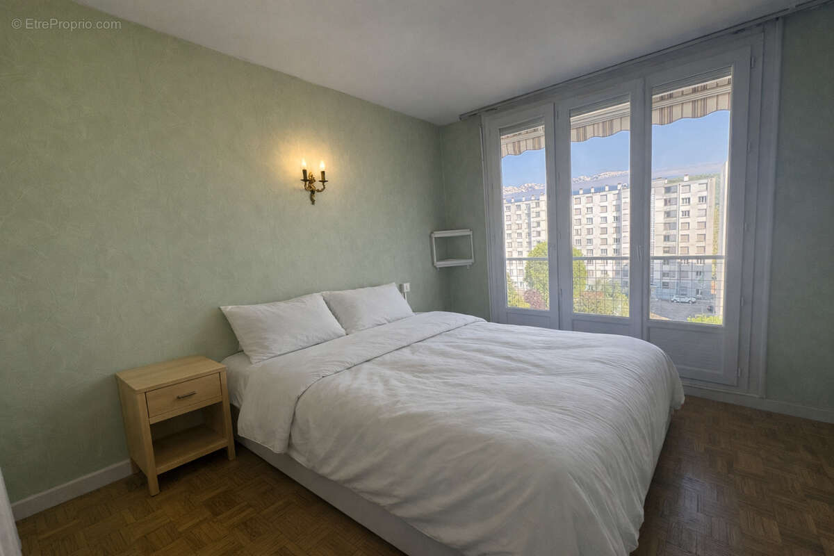 Appartement à LE PONT-DE-CLAIX