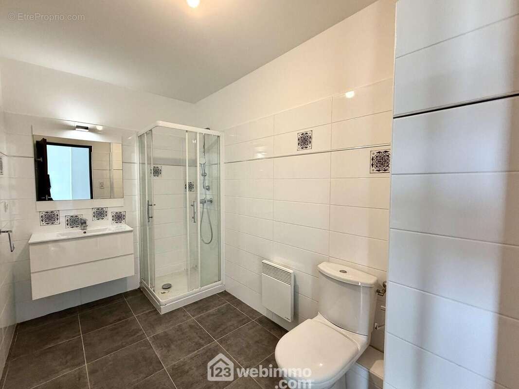 Salle d'eau de 6,50 m2 - Appartement à BIGUGLIA