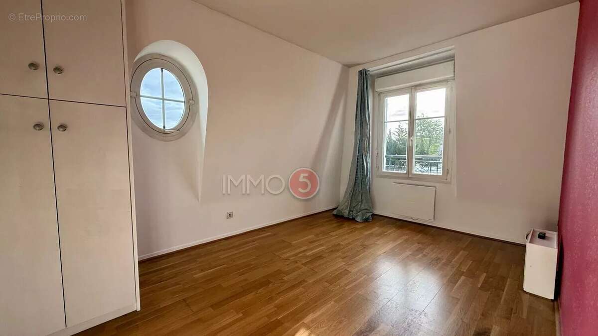 Appartement à LES PAVILLONS-SOUS-BOIS