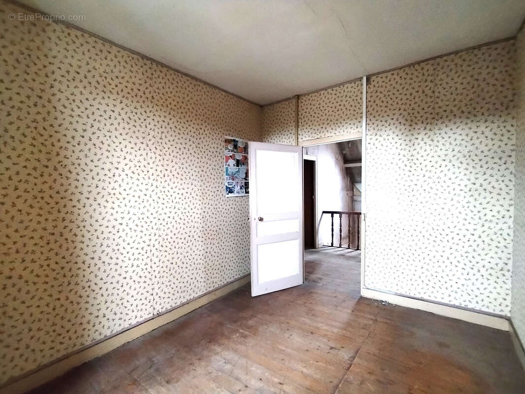 Maison à LOUVIGNE-DU-DESERT