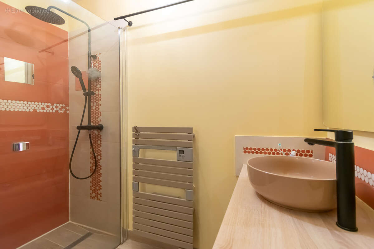 Maison individuelle avec véranda, garages et vidéosurveillance - photo 9