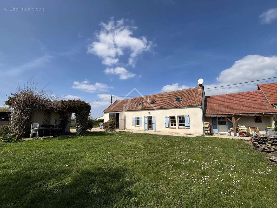 Maison à ECHASSIERES