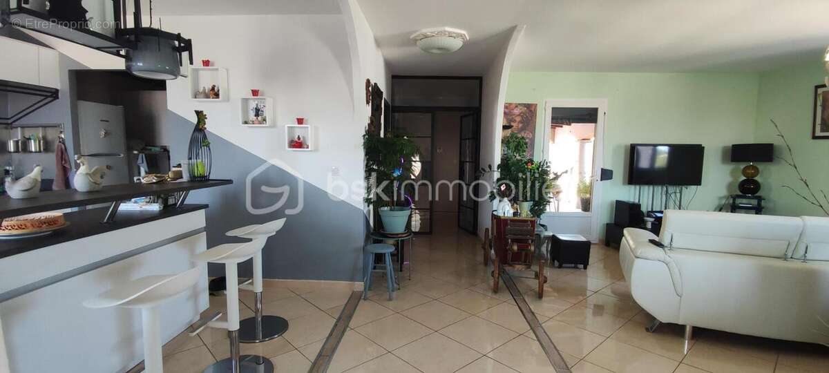 Villa de 132m² avec jardin, garage, piscine et terrasse - photo 4