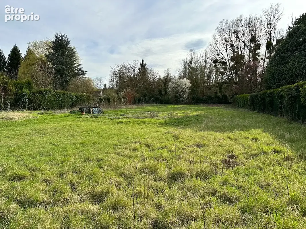 Terrain à THIERS-SUR-THEVE