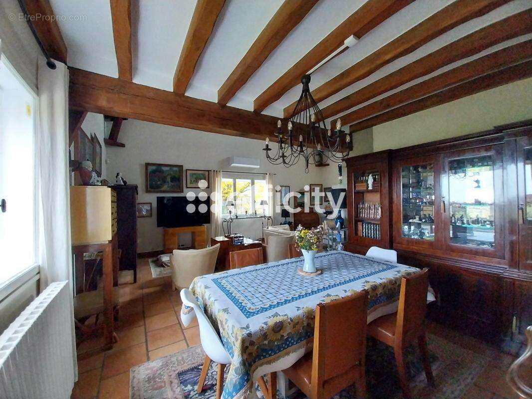 Maison à BERCHERES-SAINT-GERMAIN