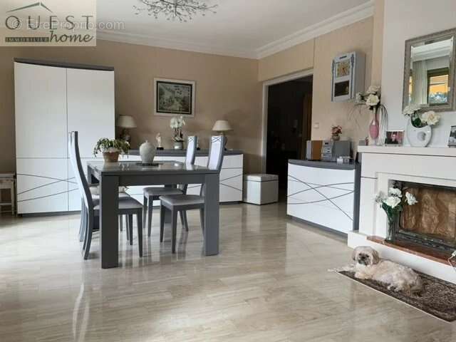 Appartement à CHARBONNIERES-LES-BAINS