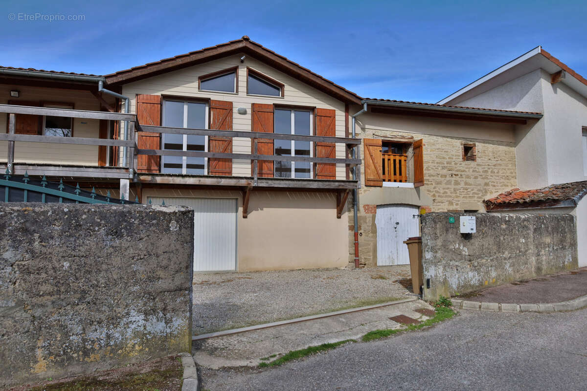 Maison à OYTIER-SAINT-OBLAS
