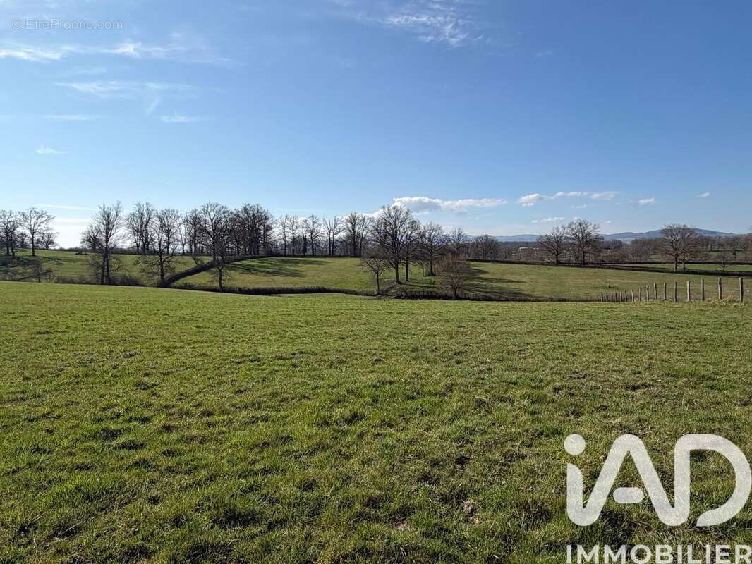 Photo 2 - Terrain à URBISE