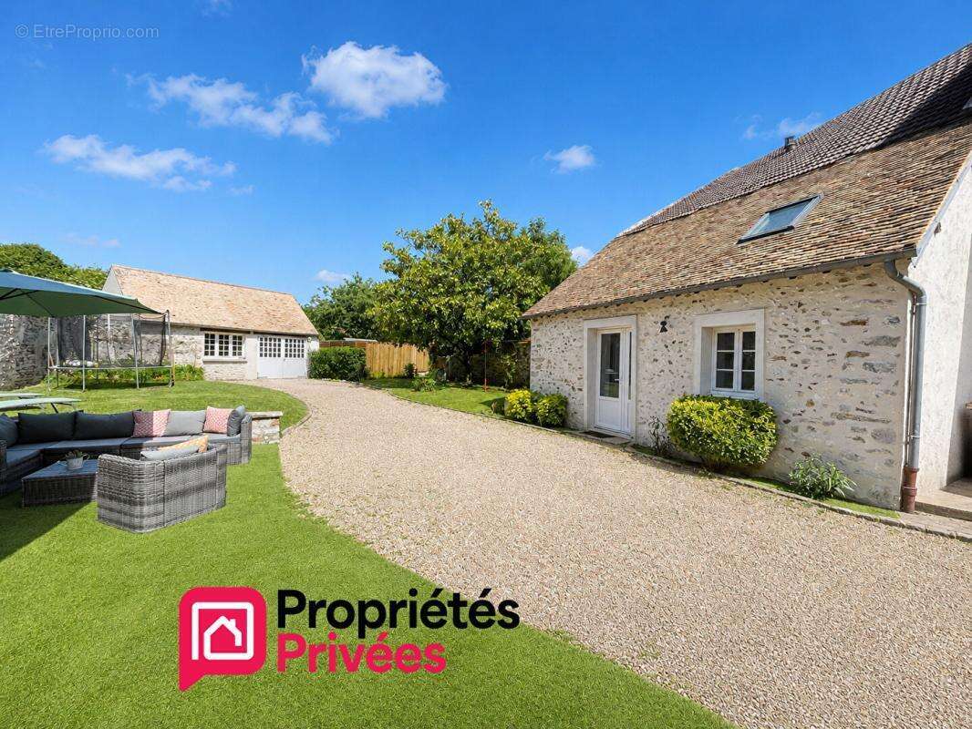 Maison ancienne 138m2 4 chambres grand garage 74m2 Jardin clos 625m2 345000FAI - photo 10