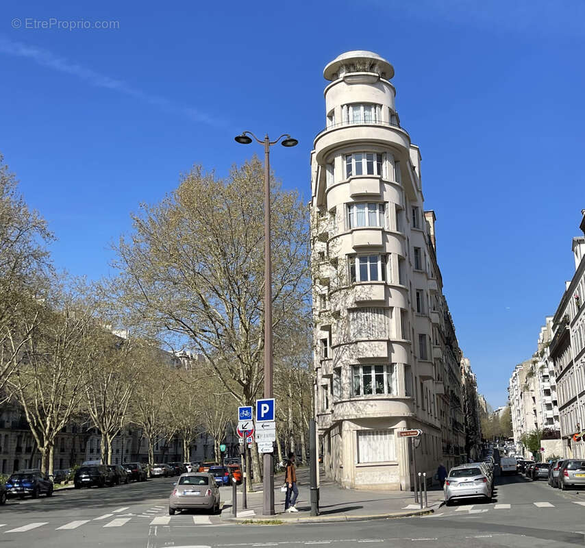 Appartement à PARIS-16E