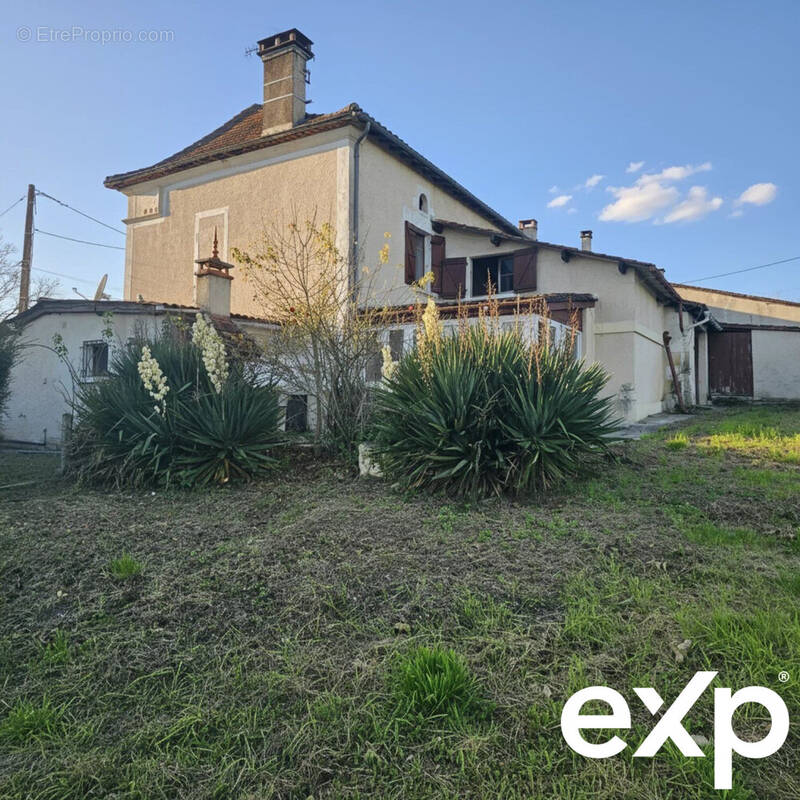Maison à LUSIGNAC