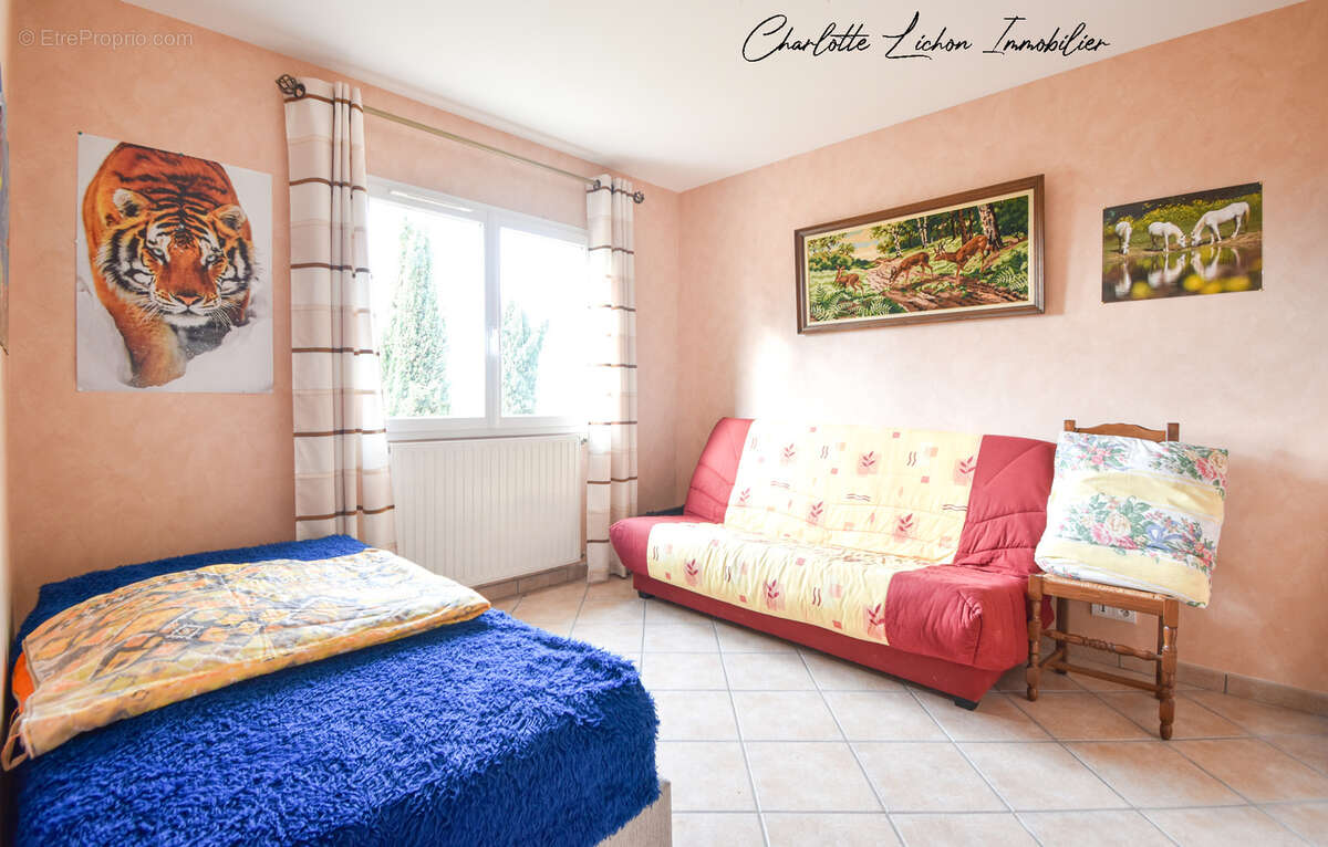 Maison à CREUZIER-LE-VIEUX